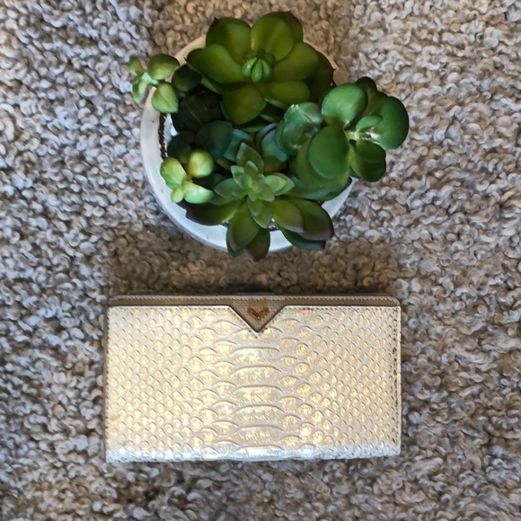 Stella & Dot Handbags - Stella & Dot Wallet in Gold & Taupe